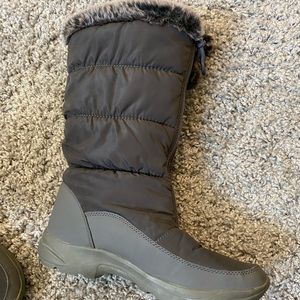 Women size 6 Rain Boots - used